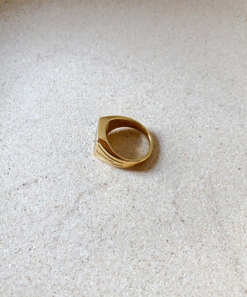 TUWAKRIM（トゥワクリム）の「【TUWAKRIM】スクエアリング（リング・レディース・オフホワイト/ブラック・MEDIUM/LARGE/X-LARGE/SMALL/XX-LARGE）」の4枚目の写真