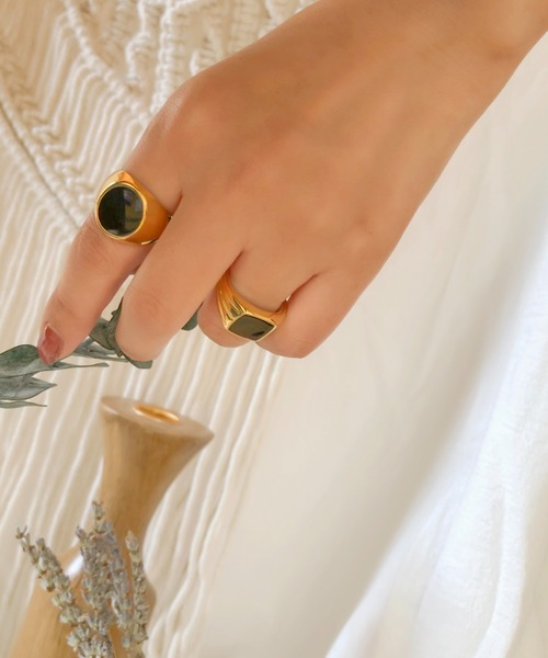 TUWAKRIM（トゥワクリム）の「【TUWAKRIM】スクエアリング（リング・レディース・オフホワイト/ブラック・MEDIUM/LARGE/X-LARGE/SMALL/XX-LARGE）」の8枚目の写真