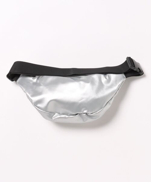 SPINNS(スピンズ)の「ロゴウエストポーチ サブバッグ(ボディバッグ/ウエストポーチ・メンズ・シルバー/ブラック・ONESIZE)」の3枚目の写真