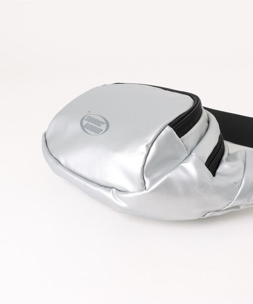 SPINNS(スピンズ)の「ロゴウエストポーチ サブバッグ(ボディバッグ/ウエストポーチ・メンズ・シルバー/ブラック・ONESIZE)」の4枚目の写真