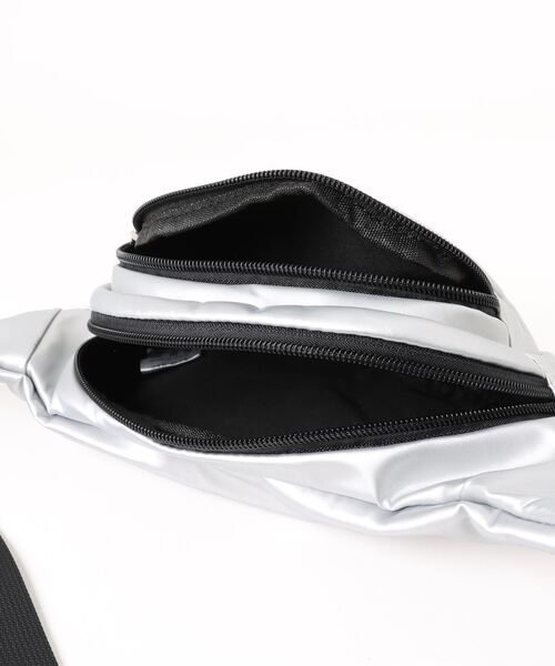 SPINNS(スピンズ)の「ロゴウエストポーチ サブバッグ(ボディバッグ/ウエストポーチ・メンズ・シルバー/ブラック・ONESIZE)」の5枚目の写真
