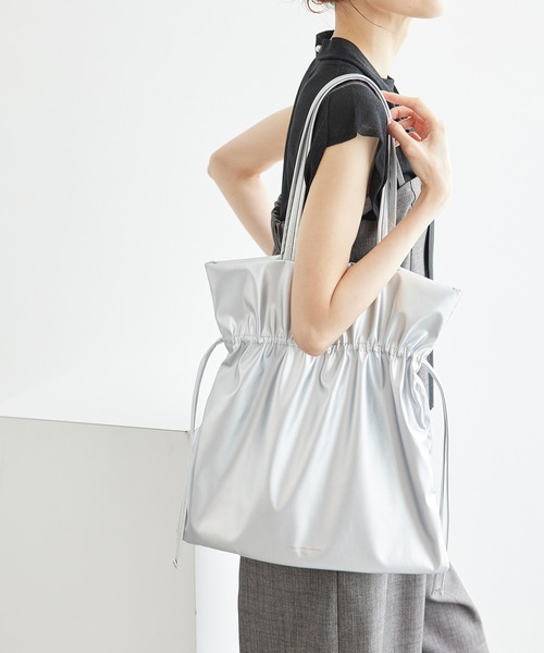 ROPE' PICNIC（ロペピクニック）の「A4対応/シャーリングメタリックトートバッグ（トートバッグ・レディース・ゴールド/シルバー・FREE）」の2枚目の写真