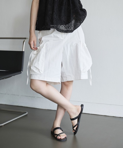 UNE MANSION(ユヌマンション)の「ユニークバルーンポケットカーゴミディアム丈ナイロンショートパンツ(カーゴパンツ・レディース・ブラック/アイボリー/ピンク・FREE)」の9枚目の写真