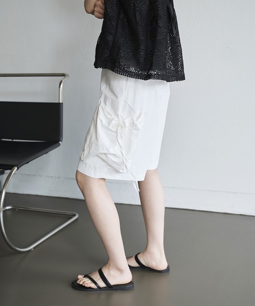 UNE MANSION(ユヌマンション)の「ユニークバルーンポケットカーゴミディアム丈ナイロンショートパンツ(カーゴパンツ・レディース・ブラック/アイボリー/ピンク・FREE)」の8枚目の写真