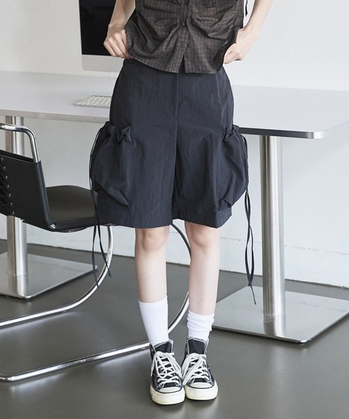 UNE MANSION(ユヌマンション)の「ユニークバルーンポケットカーゴミディアム丈ナイロンショートパンツ(カーゴパンツ・レディース・ブラック/アイボリー/ピンク・FREE)」の18枚目の写真