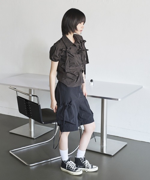 UNE MANSION(ユヌマンション)の「ユニークバルーンポケットカーゴミディアム丈ナイロンショートパンツ(カーゴパンツ・レディース・ブラック/アイボリー/ピンク・FREE)」の15枚目の写真