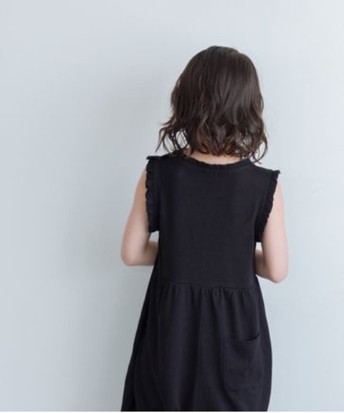 LOWRYS FARM(ローリーズファーム)の「カットフリルサロペット 135125(サロペット/オーバーオール・キッズ・チャコールグレー/ブラック・150cm/140cm/130cm/120cm/110cm)」の18枚目の写真