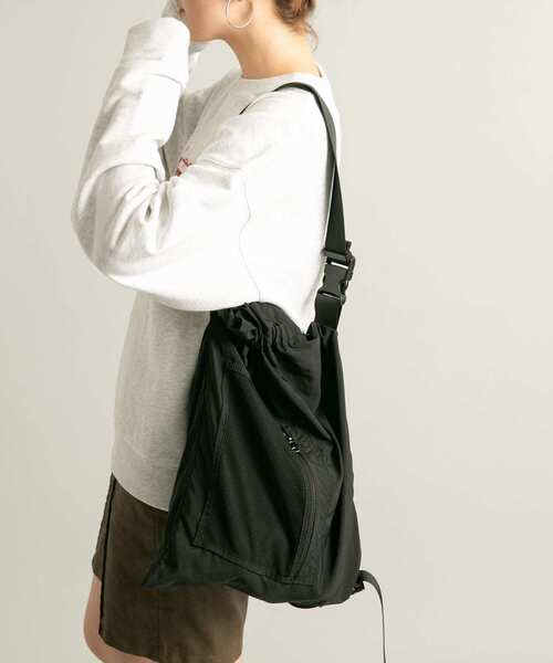 KBF（ケイビーエフ）の「マルチWAYナイロンBAG（ショルダーバッグ・レディース・アイボリー/ブラック・ONE）」の4枚目の写真