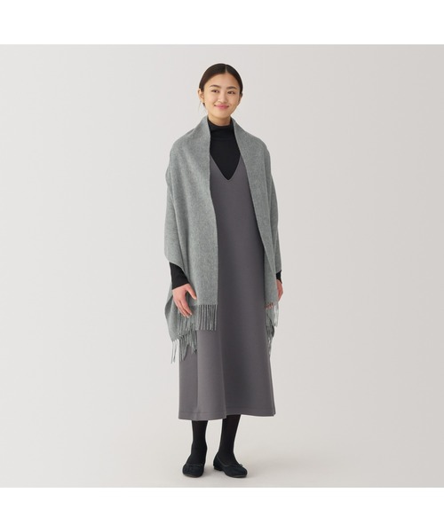 無印良品(ムジルシリョウヒン)の「ウール ひざ掛けにもなる 大判ストール(ストール/ショール・レディース・グレー系/ライトベージュ/チャコールグレー/レッド・FREE)」の16枚目の写真