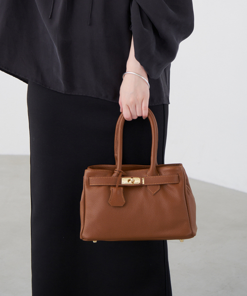 IENA（イエナ）の「AULENTTI/オウレンティ ベルト付きレザー MIDI BAG