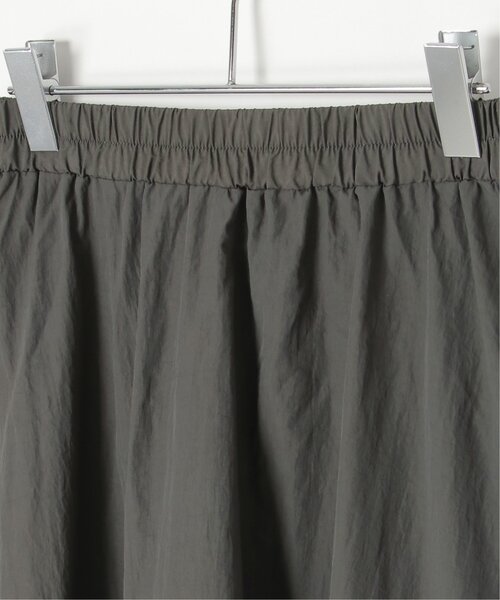 VENCEEXCHANGE（ヴァンスエクスチェンジ）の「ナイロンバルーンスカート（スカート・レディース・ブラック/ベージュ/チャコール・FREE）」の7枚目の写真