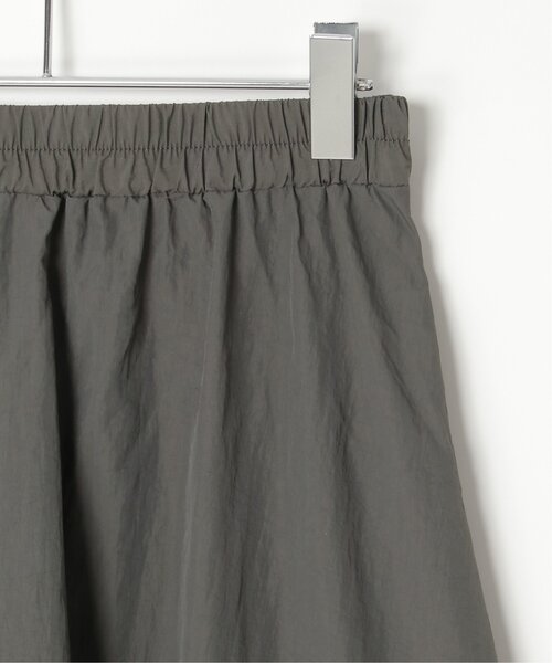 VENCEEXCHANGE（ヴァンスエクスチェンジ）の「ナイロンバルーンスカート（スカート・レディース・ブラック/ベージュ/チャコール・FREE）」の8枚目の写真