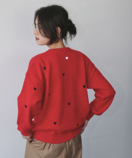 ELFRANK（エルフランク）の「《新色追加》ハート刺繍 ニット プルオーバー 冬《着用動画あり》（ニット/セーター・レディース・ブラック/グレー/オフホワイト/レッド/ネイビー・FREE/M/L）」の6枚目の写真