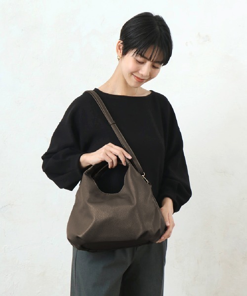 and it_（アンドイット）の「コロンプチショルダー（ショルダーバッグ・レディース・ブラック/アイボリー/グレイッシュベージュ/ダークブラウン/シルバー・FREE）」の8枚目の写真