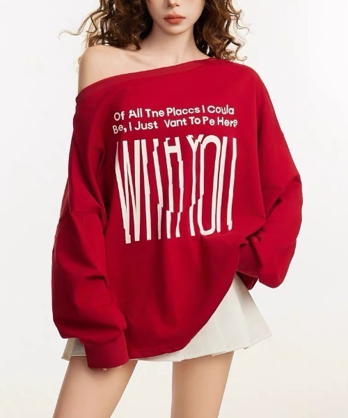 gossip！ロサンゼルス（ゴシップロサンゼルス）の「前後2WAYオーバー サイズオフショルダーグラフィックプリントシンプルカジュアルトップス（Tシャツ/カットソー・レディース・グレー/レッド・FREE/L）」の2枚目の写真