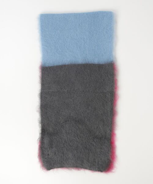 Vivienne Westwood ACCESSORIES(ヴィヴィアンウエストウッドアクセサリー)の「シャギー ウールニットマフラー【249152 108L】(マフラー・レディース・ピンク/ブルー/フューシャピンク・FREE)」の4枚目の写真