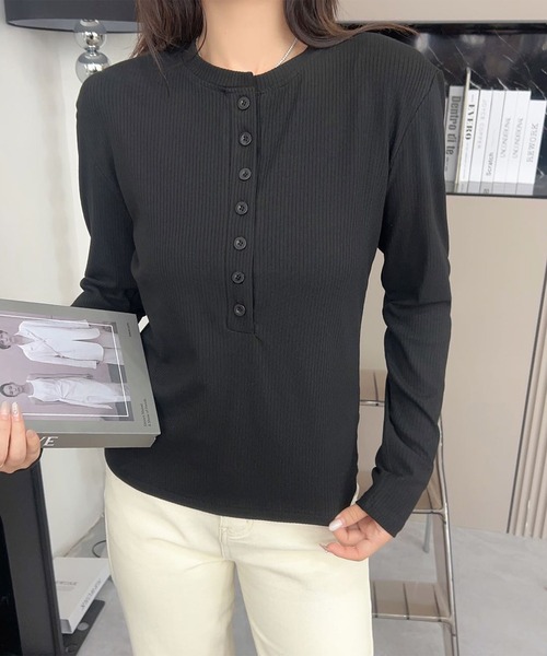 aimoha(アイモハ)の「ヘンリーネックリブトップス(Tシャツ/カットソー・レディース・ネイビー/ベージュ/ワインレッド/ホワイト/ブラック/グレー・FREE)」の3枚目の写真