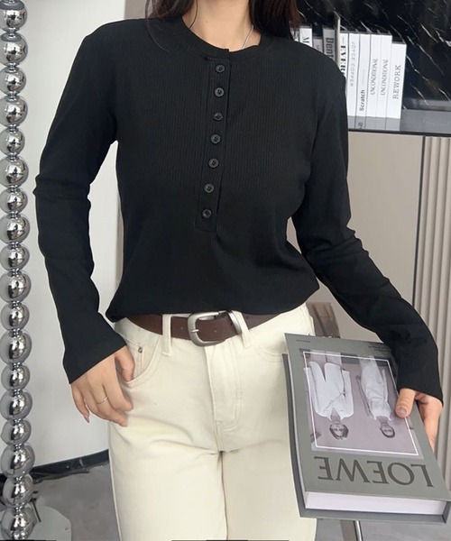 aimoha(アイモハ)の「ヘンリーネックリブトップス(Tシャツ/カットソー・レディース・ネイビー/ベージュ/ワインレッド/ホワイト/ブラック/グレー・FREE)」の1枚目の写真