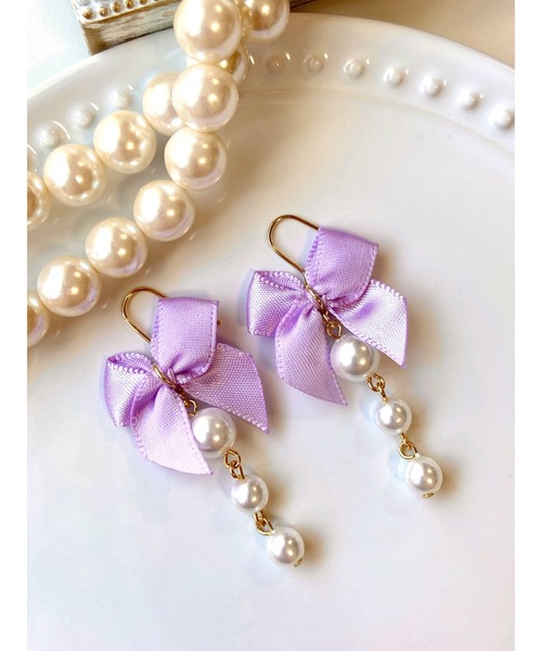 VIBGYOR(ヴィブジョー)の「【MUURABBTI】リボンとパールの可愛いピアス(MA)(ピアス(両耳用)・レディース・ネイビー/グリーン/ピンク/ボルドー/パープル/イエロー/ブルー/ブラック/ピンク系その他・FREE)」の5枚目の写真