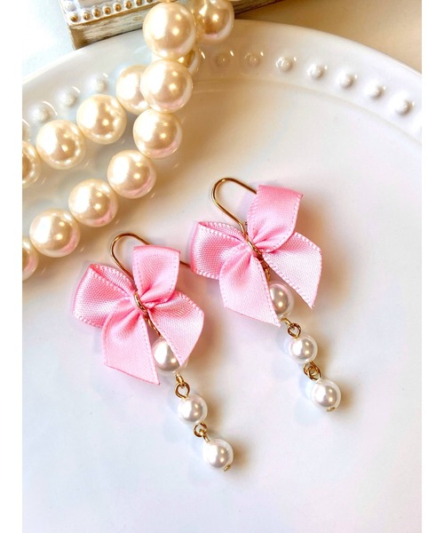 VIBGYOR(ヴィブジョー)の「【MUURABBTI】リボンとパールの可愛いピアス(MA)(ピアス(両耳用)・レディース・ネイビー/グリーン/ピンク/ボルドー/パープル/イエロー/ブルー/ブラック/ピンク系その他・FREE)」の7枚目の写真