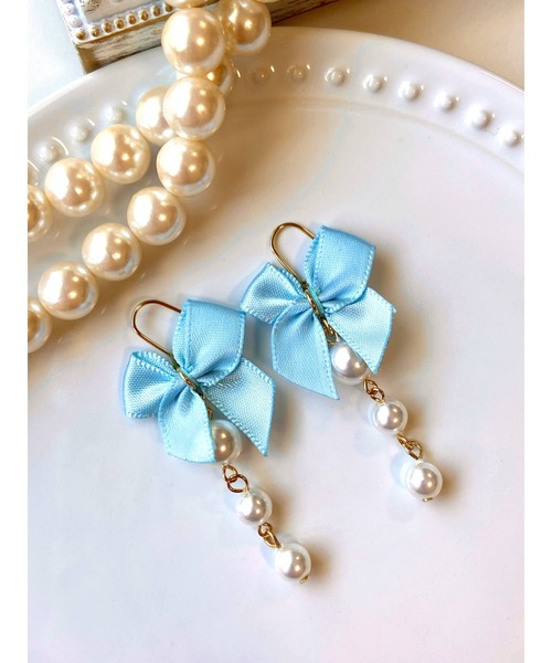 VIBGYOR(ヴィブジョー)の「【MUURABBTI】リボンとパールの可愛いピアス(MA)(ピアス(両耳用)・レディース・ネイビー/グリーン/ピンク/ボルドー/パープル/イエロー/ブルー/ブラック/ピンク系その他・FREE)」の4枚目の写真