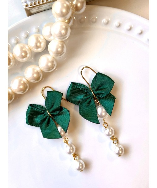 VIBGYOR(ヴィブジョー)の「【MUURABBTI】リボンとパールの可愛いピアス(MA)(ピアス(両耳用)・レディース・ネイビー/グリーン/ピンク/ボルドー/パープル/イエロー/ブルー/ブラック/ピンク系その他・FREE)」の2枚目の写真