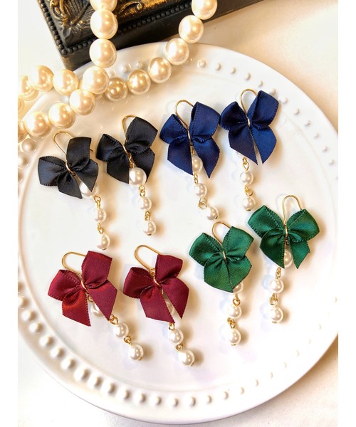 VIBGYOR(ヴィブジョー)の「【MUURABBTI】リボンとパールの可愛いピアス(MA)(ピアス(両耳用)・レディース・ネイビー/グリーン/ピンク/ボルドー/パープル/イエロー/ブルー/ブラック/ピンク系その他・FREE)」の11枚目の写真