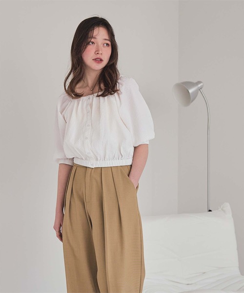 titivate(ティティベイト)の「スクエアネックパフシルエットトップス(Tシャツ/カットソー・レディース・オフホワイト/ブラック/オレンジ・L/M/S)」の4枚目の写真