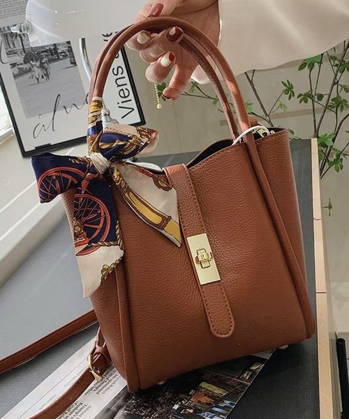 folka(フォルカ)の「3ー11E100 スカーフ付き 2way PU レザー ハンドバッグ ショルダーバッグ(ハンドバッグ・レディース・ブラウン/グレイッシュベージュ/ブラック・ONESIZE)」の5枚目の写真