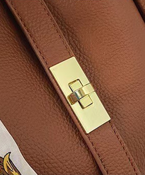 folka(フォルカ)の「3ー11E100 スカーフ付き 2way PU レザー ハンドバッグ ショルダーバッグ(ハンドバッグ・レディース・ブラウン/グレイッシュベージュ/ブラック・ONESIZE)」の9枚目の写真