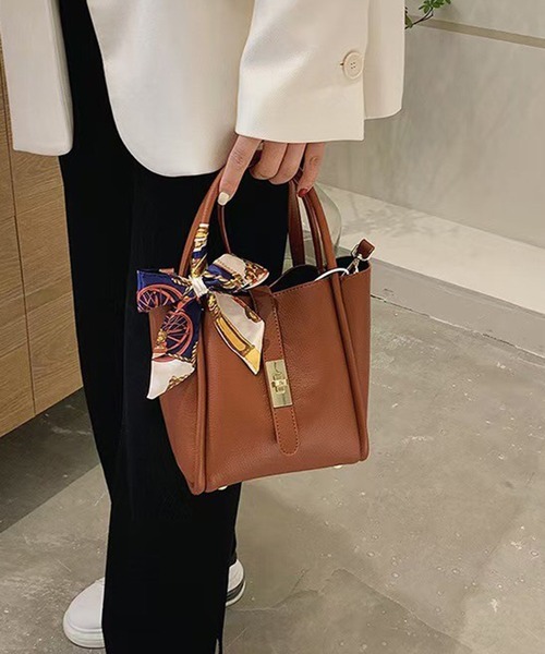 folka(フォルカ)の「3ー11E100 スカーフ付き 2way PU レザー ハンドバッグ ショルダーバッグ(ハンドバッグ・レディース・ブラウン/グレイッシュベージュ/ブラック・ONESIZE)」の13枚目の写真