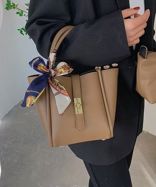 folka(フォルカ)の「3ー11E100 スカーフ付き 2way PU レザー ハンドバッグ ショルダーバッグ(ハンドバッグ・レディース・ブラウン/グレイッシュベージュ/ブラック・ONESIZE)」の14枚目の写真