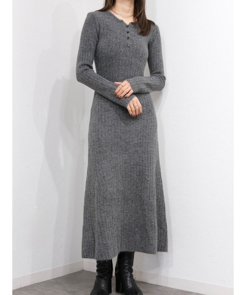 Reurie'(レウリィ)の「フロントボタンリブニットワンピース/front button rib knit onepiece 長袖 ロング丈 Vネック きれいめ シンプル モード カジュアル ブラウン ブラック メランジ(ワンピース・レディース・ブラウン/チャコールグレー・FREE)」の3枚目の写真