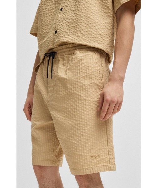 HUGO（ヒューゴ）の「リラックスフィット ショートパンツ コットンシアサッカー（その他パンツ・メンズ・ベージュ・S/L/XXL/M/XL）」の3枚目の写真