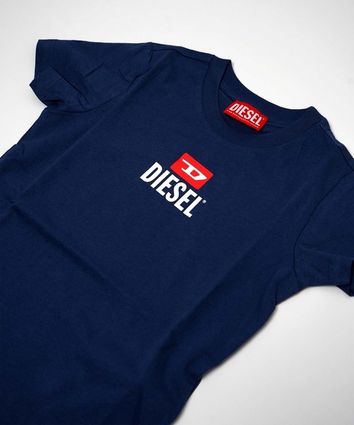 DIESEL KIDS（ディーゼルキッズ）の「DIESEL（ディーゼル）Kids & Junior ワンポイントブランドロゴ半袖Tシャツカットソー（Tシャツ/カットソー・キッズ・ブラック/ターコイズブルー/ライトイエロー/ホワイト/ネイビー/ピンク・4Y/6Y/8Y/10Y/12Y/14Y/16Y）」の4枚目の写真