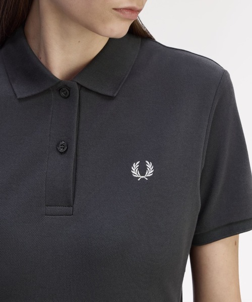 FRED PERRY（フレッドペリー）の「Pleated Tennis Dress／プリーツテニスワンピース（ワンピース・レディース・ブラック/ライトピンク/チャコールグレー・10）」の4枚目の写真