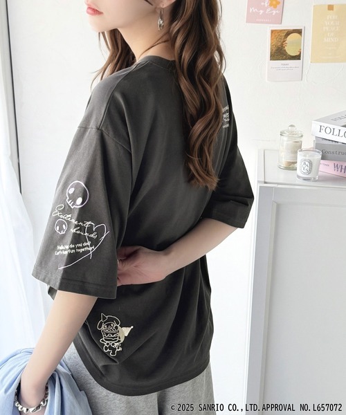 sanrio（サンリオ）の「【Sanrio characters/サンリオキャラクターズ】大人可愛い！かくれんぼシリーズランダム刺繍ビッグTシャツ（半袖）（Tシャツ/カットソー・レディース・チャコール/オフホワイト/ネイビー/オートミール・X-LARGE/LARGE/MEDIUM/SMALL）」の2枚目の写真