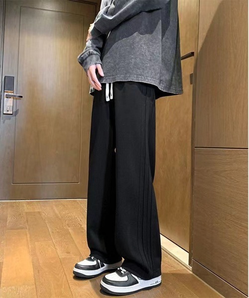 NEW GENTLEMAN(ニュージェントルマン)の「ビバリー タックライン ルーズ スウェットパンツ(スウェットパンツ・メンズ・ブラック/グレー・S/M/L)」の5枚目の写真