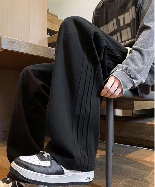 NEW GENTLEMAN(ニュージェントルマン)の「ビバリー タックライン ルーズ スウェットパンツ(スウェットパンツ・メンズ・ブラック/グレー・S/M/L)」の4枚目の写真