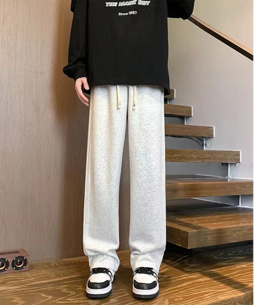 NEW GENTLEMAN(ニュージェントルマン)の「ビバリー タックライン ルーズ スウェットパンツ(スウェットパンツ・メンズ・ブラック/グレー・S/M/L)」の18枚目の写真