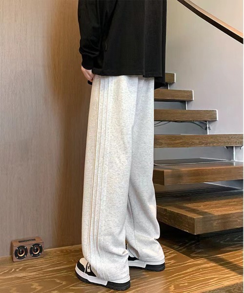 NEW GENTLEMAN(ニュージェントルマン)の「ビバリー タックライン ルーズ スウェットパンツ(スウェットパンツ・メンズ・ブラック/グレー・S/M/L)」の17枚目の写真