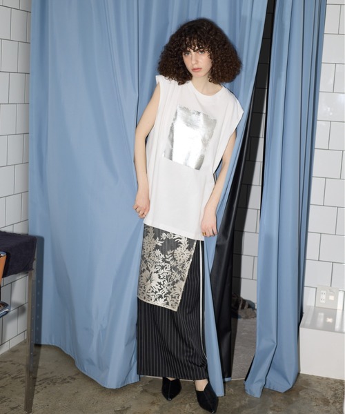 AIC.(エーアイシー)の「箔プリントオーバーサイズノースリトップス(Tシャツ/カットソー・レディース・オフホワイト/チャコールグレー/ブラウン・FREE)」の19枚目の写真