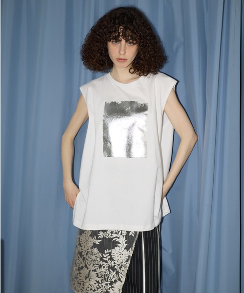 AIC.(エーアイシー)の「箔プリントオーバーサイズノースリトップス(Tシャツ/カットソー・レディース・オフホワイト/チャコールグレー/ブラウン・FREE)」の16枚目の写真