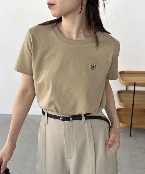 CAPRICIEUX LE'MAGE（カプリシューレマージュ）の「【サイズ展開あり】1ポイントTシャツ（Tシャツ/カットソー・レディース・ベージュ/ホワイト/ライトグレー/ブラック/チャコールグレー・SMALL/MEDIUM）」の5枚目の写真