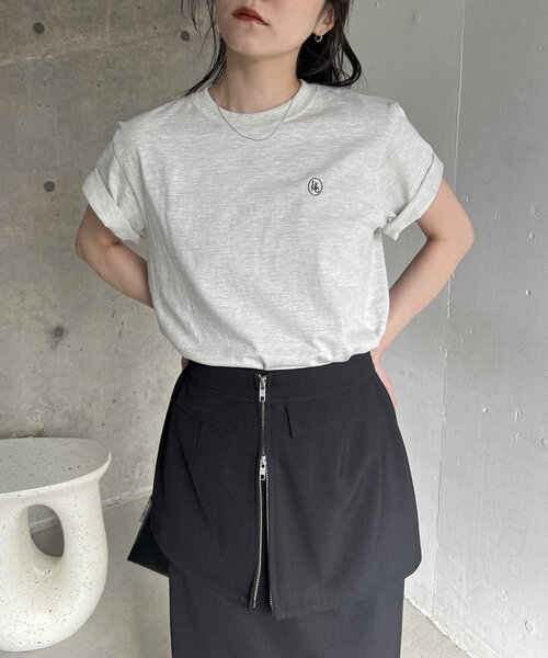 CAPRICIEUX LE'MAGE（カプリシューレマージュ）の「【サイズ展開あり】1ポイントTシャツ（Tシャツ/カットソー・レディース・ベージュ/ホワイト/ライトグレー/ブラック/チャコールグレー・SMALL/MEDIUM）」の8枚目の写真