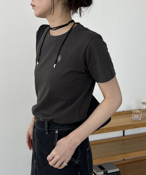 CAPRICIEUX LE'MAGE（カプリシューレマージュ）の「【サイズ展開あり】1ポイントTシャツ（Tシャツ/カットソー・レディース・ベージュ/ホワイト/ライトグレー/ブラック/チャコールグレー・SMALL/MEDIUM）」の15枚目の写真