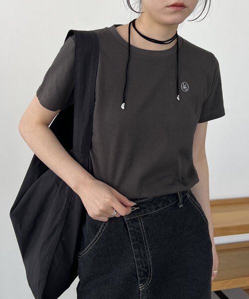 CAPRICIEUX LE'MAGE（カプリシューレマージュ）の「【サイズ展開あり】1ポイントTシャツ（Tシャツ/カットソー・レディース・ベージュ/ホワイト/ライトグレー/ブラック/チャコールグレー・SMALL/MEDIUM）」の18枚目の写真