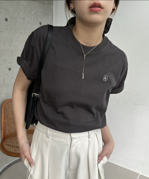 CAPRICIEUX LE'MAGE（カプリシューレマージュ）の「【サイズ展開あり】1ポイントTシャツ（Tシャツ/カットソー・レディース・ベージュ/ホワイト/ライトグレー/ブラック/チャコールグレー・SMALL/MEDIUM）」の20枚目の写真