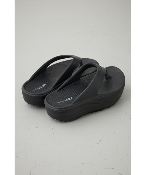 AZUL by moussy（アズールバイマウジー）の「ラクフィールプラットフォームトングサンダル（サンダル・レディース・ブラック/ベージュ・SMALL/MEDIUM/LARGE）」の12枚目の写真