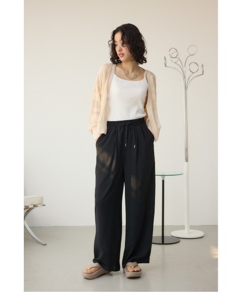 AZUL by moussy（アズールバイマウジー）の「ラクフィールプラットフォームトングサンダル（サンダル・レディース・ブラック/ベージュ・SMALL/MEDIUM/LARGE）」の4枚目の写真